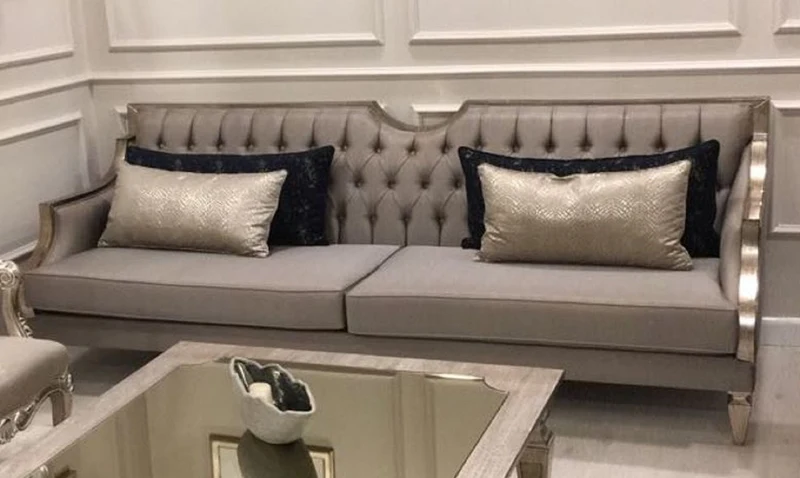 Casa Padrino Luxus Barock Sofa Grau / Antik Silber - Handgefertigtes Wohnzimmer Sofa - Barock Wohnzimmer Möbel - Edel & Prunkvoll