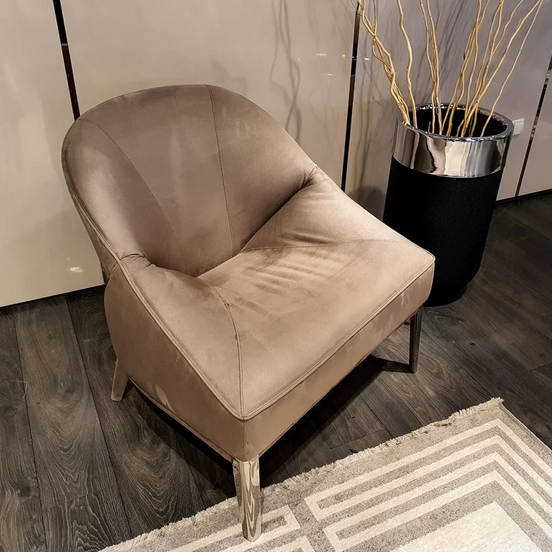 Casa Padrino Luxus Sessel Braun / Silber 85 x 88 x H. 90 cm - Wohnzimmer Sessel - Wohnzimmer Möbel - Luxus Kollektion
