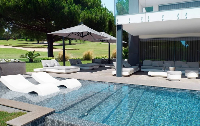 Casa Padrino Luxus Poolliege Matt Weiß 180 x 70 x H. 62,5 cm - Wetterfeste Gartenliege - Pool & Hotel Möbel