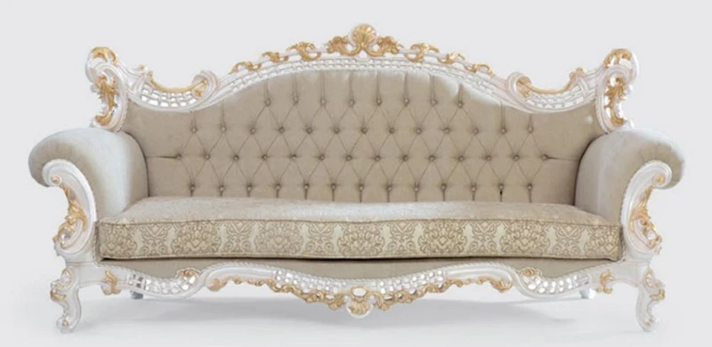 Casa Padrino Luxus Barock Wohnzimmer Set Greige / Weiß / Gold - 2 Sofas & 2 Sessel & 1 Couchtisch - Handgefertigte Wohnzimmer Möbel im Barockstil - Edel & Prunkvoll