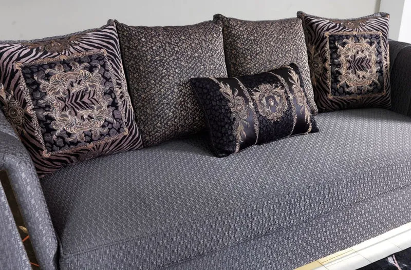 Casa Padrino Luxus Wohnzimmer Sofa mit dekorativen Kissen Lila / Gold 240 x 92 x H. 78 cm - Luxus Wohnzimmer Möbel
