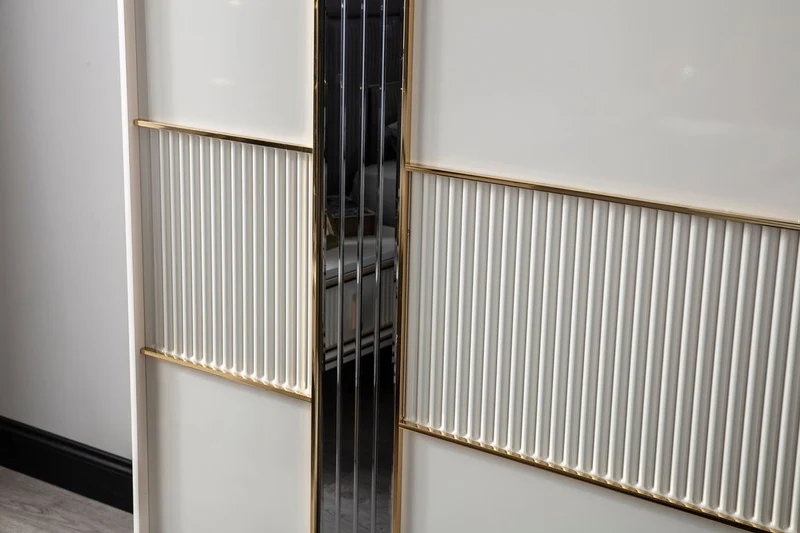 Casa Padrino Luxus Schlafzimmerschrank Weiß / Gold 260 x 72 x H. 218 cm - Edler Massivholz Kleiderschrank mit 2 Schiebetüren - Luxus Schlafzimmer Möbel