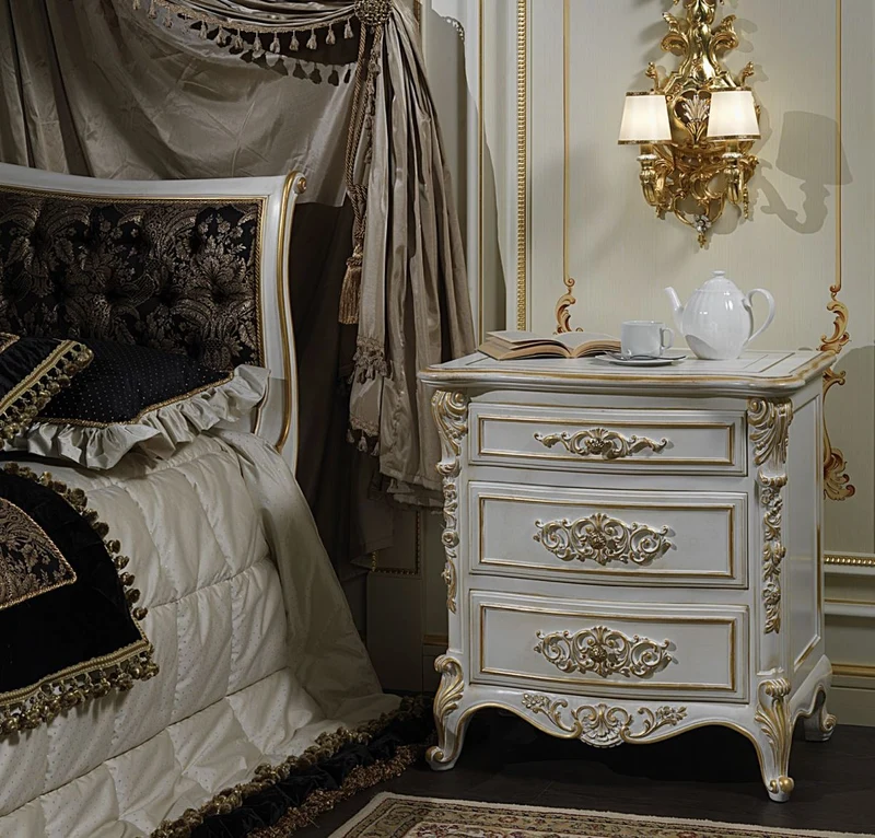 Casa Padrino Luxus Barock Nachtkommode Weiß / Gold 56 x 39 x H. 72 cm - Prunkvoller Barock Nachttisch - Schlafzimmer Möbel - Hotel Möbel - Schloss Möbel - Luxus Qualität - Made in Italy