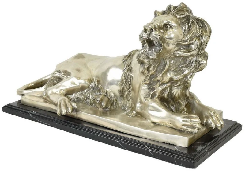 Casa Padrino Luxus Bronzefiguren Set Löwen Silber / Schwarz 60 x 27 x H. 33 cm - Versilberte Dekofiguren mit Marmorsockel - Deko Accessoires