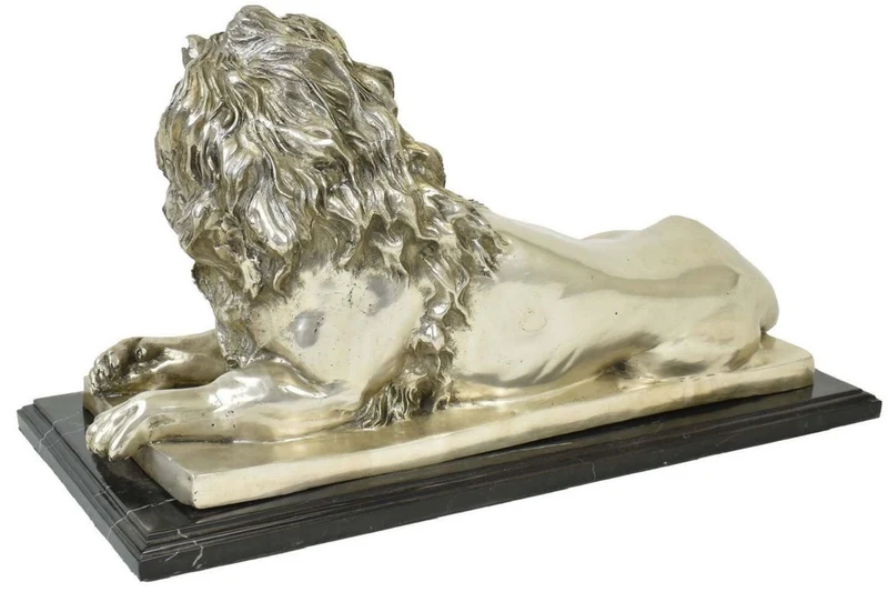 Casa Padrino Luxus Bronzefiguren Set Löwen Silber / Schwarz 60 x 27 x H. 33 cm - Versilberte Dekofiguren mit Marmorsockel - Deko Accessoires