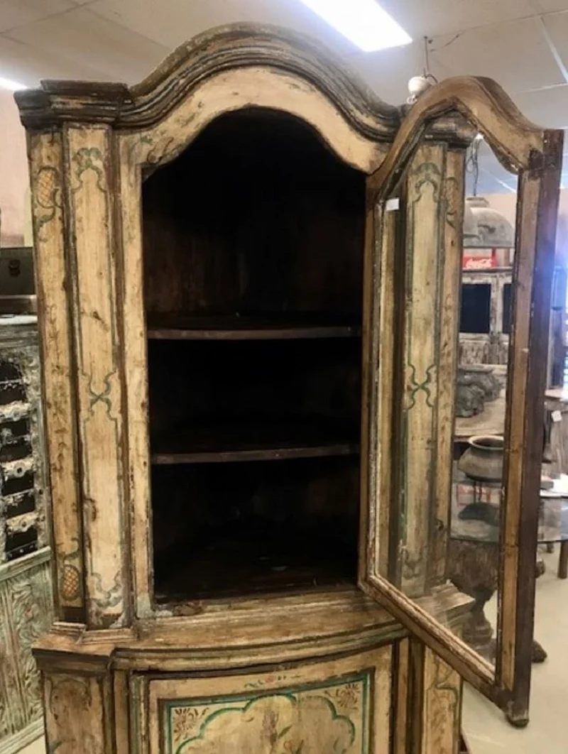Casa Padrino Landhausstil Eckschrank Vintage Handbemalt 95 x 65 x H. 200 cm - Massivholz Schrank mit 2 Türen - Küchenschrank - Landhausstil Möbel Schrank Ecke