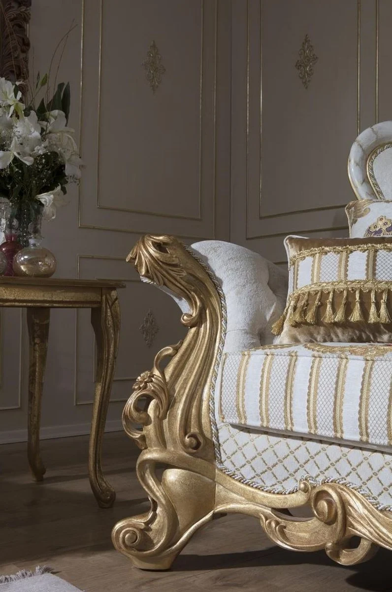 Casa Padrino Luxus Barock Sofa Weiß / Gold 248 x 108 x H. 122 cm - Wohnzimmer Sofa mit elegantem Muster und dekorativen Kissen - Prunkvolle Barock Möbel
