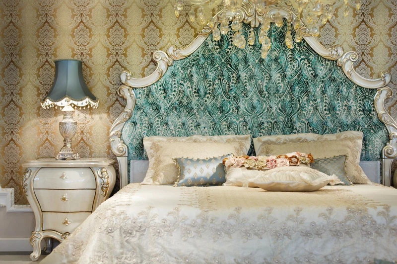 Casa Padrino Luxus Barock Nachtkommode Creme / Gold 60 x 55 x H. 68 cm - Prunkvoller Massivholz Nachttisch - Barock Schlafzimmer Möbel