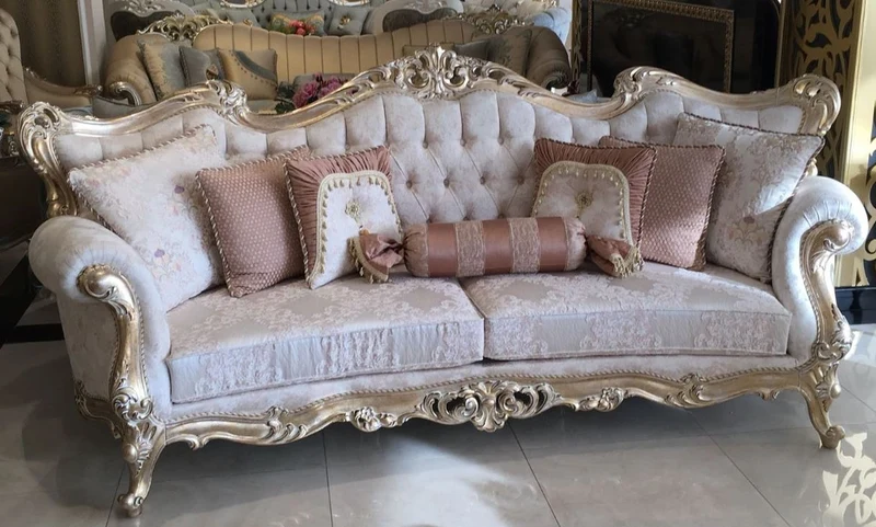 Casa Padrino Luxus Barock Wohnzimmer Sofa Creme / Rosa / Gold 300 x 98 x H. 120 cm - Prunkvolles Sofa im Barockstil - Edle Barock Wohnzimmer Möbel