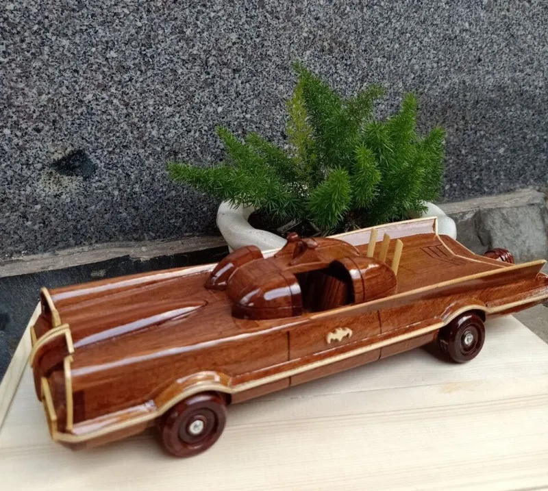 Casa Padrino Deko Auto Dreamcar Braun / Naturfarben 36 x 12 x H. 11 cm - Handgefertigtes Holz Auto - Wohnzimmer Deko - Schreibtisch Deko - Deko Accessoires
