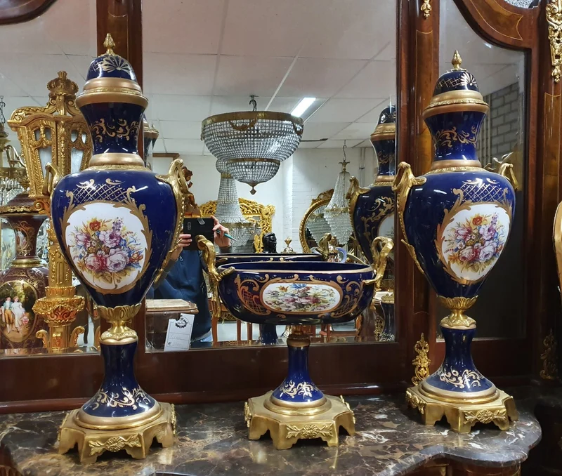 Casa Padrino Luxus Barock Porzellan Vasen und Schalen Set (2 Vasen und 1 Schale) mit Messing Griffen
