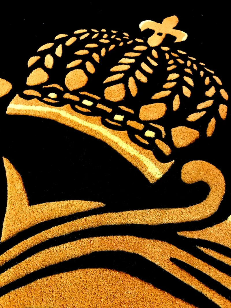 Pompöös by Casa Padrino Luxus Teppich von Harald Glööckler 160 x 230 cm Krone Schwarz / Gold - Barock Design Teppich - Handgewebt aus Wolle