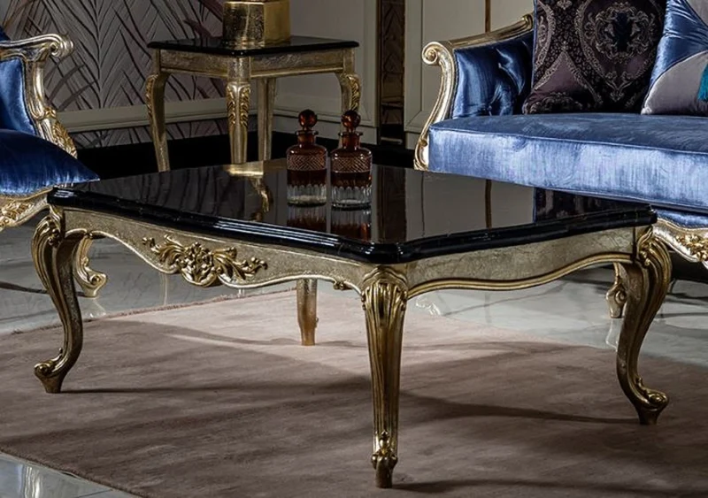 Casa Padrino Luxus Barock Wohnzimmer Set Blau / Silber / Gold - 2 Sofas & 2 Sessel & 1 Couchtisch - Prunkvolle Wohnzimmer Möbel im Barockstil