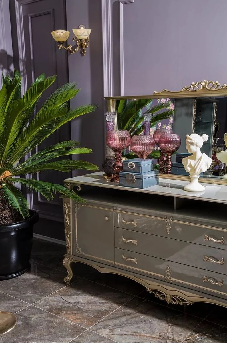 Casa Padrino Luxus Barock Möbel Set Sideboard mit Spiegel Grau / Silber - Prunkvoller Massivholz Schrank mit elegantem Wandspiegel - Möbel im Barockstil