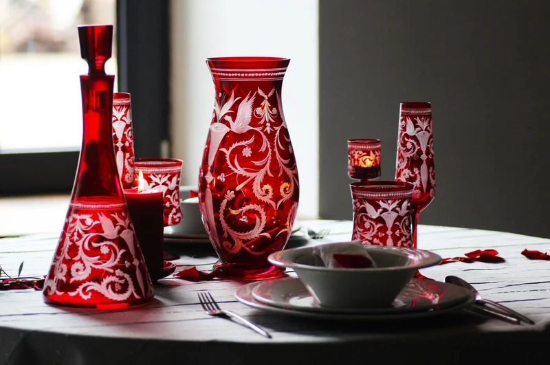 Casa Padrino Luxus Deko Glas Vase Rot / Silber Ø 14 x H. 30 cm - Handgefertigte und handgravierte Blumenvase - Hotel & Restaurant Accessoires - Luxus Qualität
