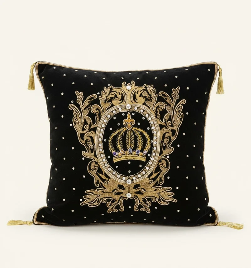 Harald Glööckler Luxus Barock Deko Kissen Pompöös by Casa Padrino Krone Bordeaux / Gold aufwendig verziert mit Pailletten und Glitzersteinen