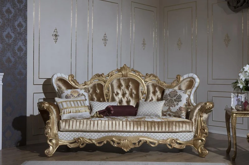 Casa Padrino Luxus Barock Sofa Gold / Weiß / Gold 248 x 108 x H. 122 cm - Wohnzimmer Sofa mit elegantem Muster und dekorativen Kissen - Prunkvolle Barock Möbel