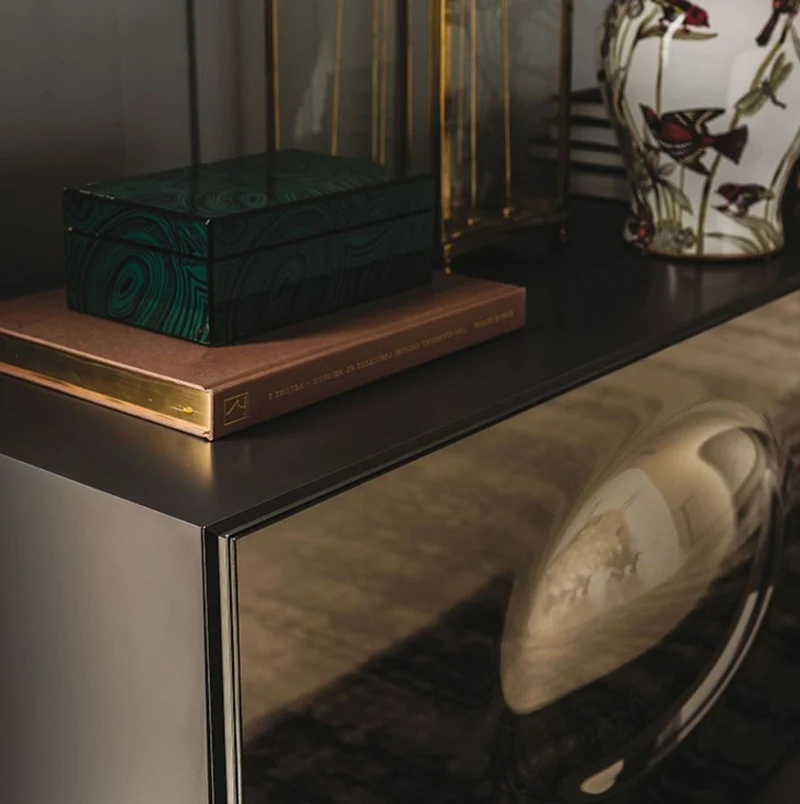 Casa Padrino Luxus Designer Sideboard Graphit Matt / Bronzefarben 200 x 50 x H. 73 cm - Moderner Massivholz Schrank mit 3 verspiegelten Türen - Luxus Möbel