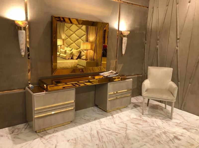 Casa Padrino Luxus Schlafzimmer Möbel Set Taupe / Gold - Edler Schminktisch mit Wandspiegel - Hotel Möbel - Luxus Qualität - Made in Italy