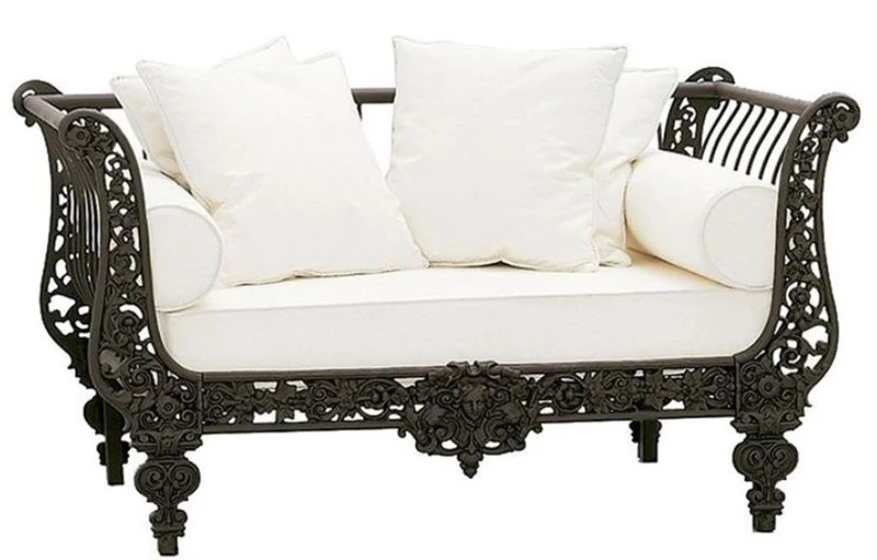 Casa Padrino Luxus Barock Sofa Dunkelbraun / Weiß 137 x 87 x H. 77 cm - Handgeschmiedetes Schmiedeeisen Sofa mit Kissen - Wohnzimmer Sofa - Garten Sofa - Terrassen Sofa - Barock Möbel