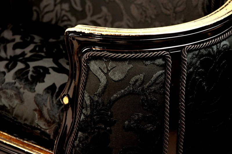 Pompöös by Casa Padrino Luxus Barock Hunde & Katzenbett Deluxe Schwarz Bouquet Muster / Gold von Harald Glööckler