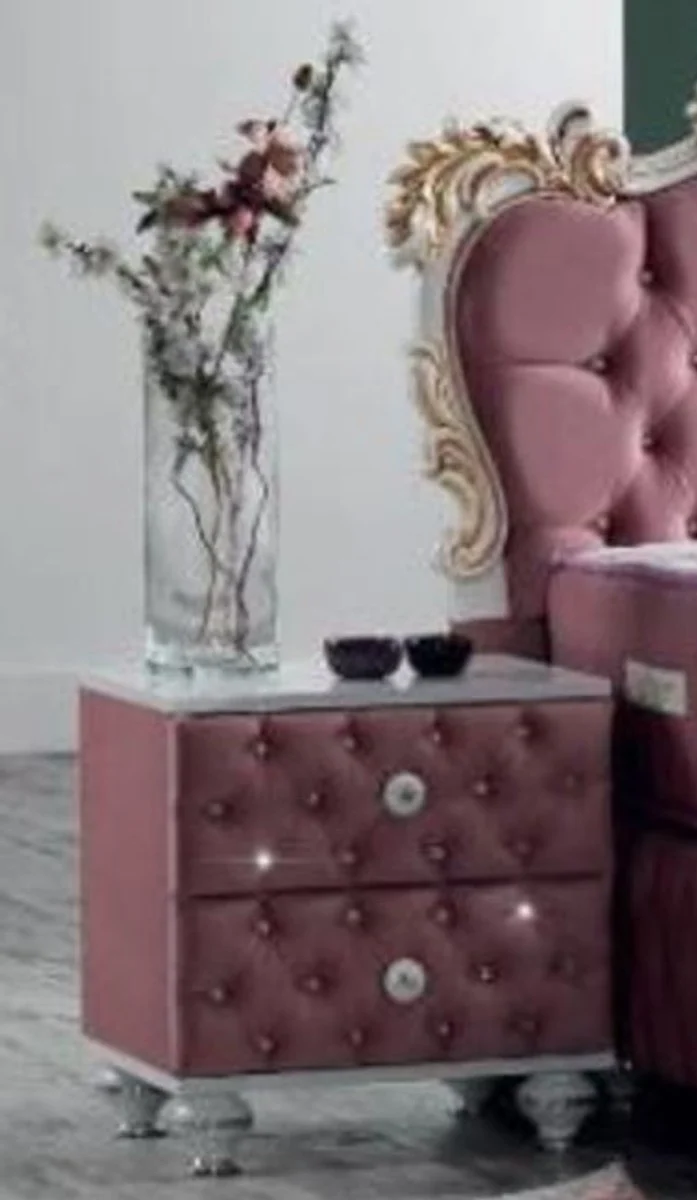 Casa Padrino Barock Nachttisch mit Glitzersteinen und 2 Schubladen Rosa / Weiß / Silber 50 x 50 x H. 50 cm - Beistelltisch im Barockstil - Barock Schlafzimmer Möbel