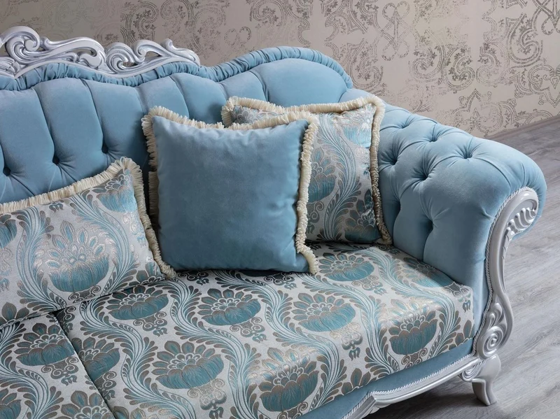 Casa Padrino Luxus Barock Wohnzimmer Sofa mit dekorativen Kissen Hellblau / Grau 237 x 90 x H. 105 cm - Barock Möbel - Edel & Prunkvoll