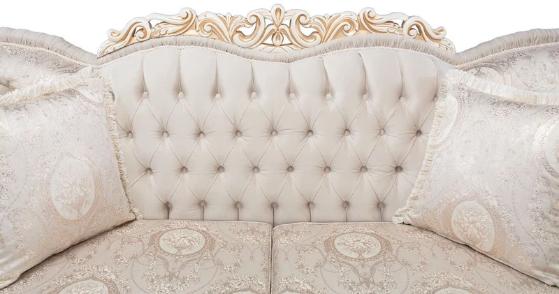 Casa Padrino Luxus Barock Wohnzimmer Set Hellrosa / Weiß / Gold - 2 Sofas & 2 Sessel & 1 Beistelltisch - Wohnzimmer Möbel im Barockstil - Edel & Prunkvoll