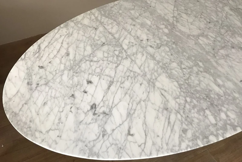 Casa Padrino Luxus Esstisch Weiß / Schwarz 200 x 122 x H. 74 cm - Ovaler Küchentisch mit Carrara Marmor Tischplatte - Luxus Esszimmer Möbel