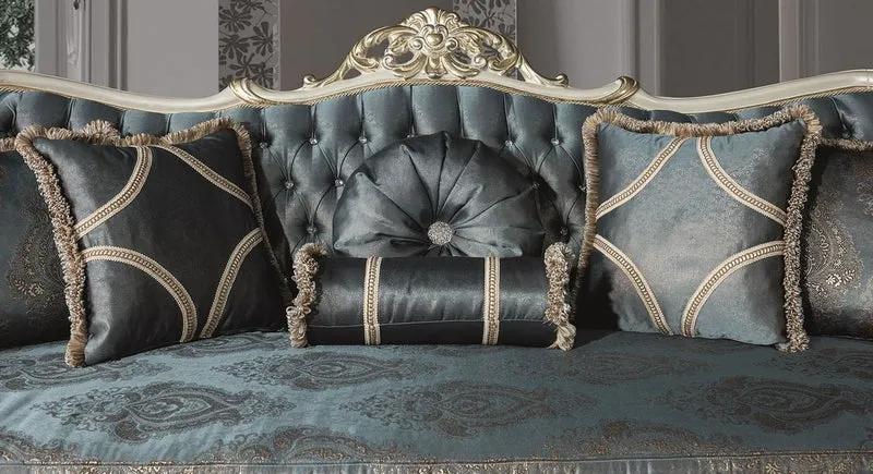 Casa Padrino Luxus Barock Wohnzimmer Sofa mit Glitzersteinen und dekorativen Kissen Blau / Creme / Gold 240 x 95 x H. 105 cm - Edle Couch im Barockstil