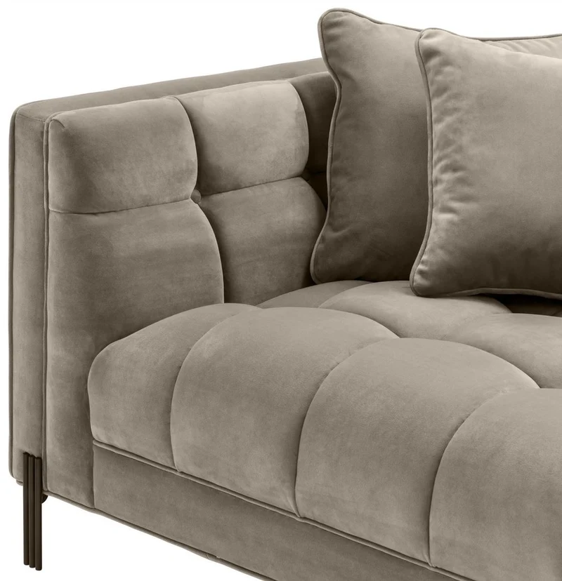 Casa Padrino Luxus Samt Sofa mit 4 Kissen Greige / Schwarz 231 x 95 x H. 68 cm - Wohnzimmer Sofa - Luxus Qualität