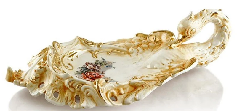 Casa Padrino Barock Serviertablett Schwan mit Blumen Gold / Weiß / Mehrfarbig 54 x 30 x H. 16 cm - Handbemaltes Keramik Tablett im Barockstil