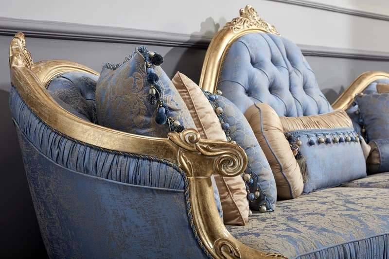 Casa Padrino Luxus Barock Chesterfield Sofa Hellblau / Antik Gold 300 x 90 x H. 119 cm - Prunkvolles Barock Wohnzimmer Sofa - Barockmöbel
