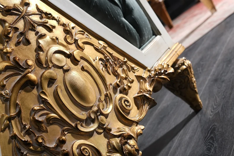 Casa Padrino Luxus Barock Sofa Türkis / Weiß / Gold 256 x 89 x H. 90 cm - Prunkvolles Chesterfield Wohnzimmer Sofa im Barockstil