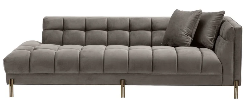 Casa Padrino Luxus Lounge Sofa Grau - Greige / Messingfarben 223 x 95 x H. 68 cm - Rechtsseitiges Wohnzimmer Sofa mit edlem Samtsoff und 2 Kissen