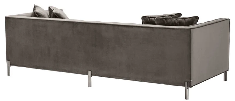 Casa Padrino Luxus Samt Sofa mit 4 Kissen Grau / Messingfarben 231 x 95 x H. 68 cm - Wohnzimmer Sofa - Luxus Qualität