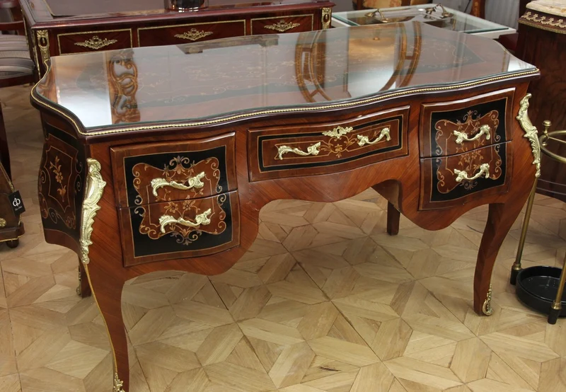 Casa Padrino Barock Sekretär Braun Intarsien 140 x 68 x H83 mit abnehmbarer Glasplatte und goldenen Beschlägen