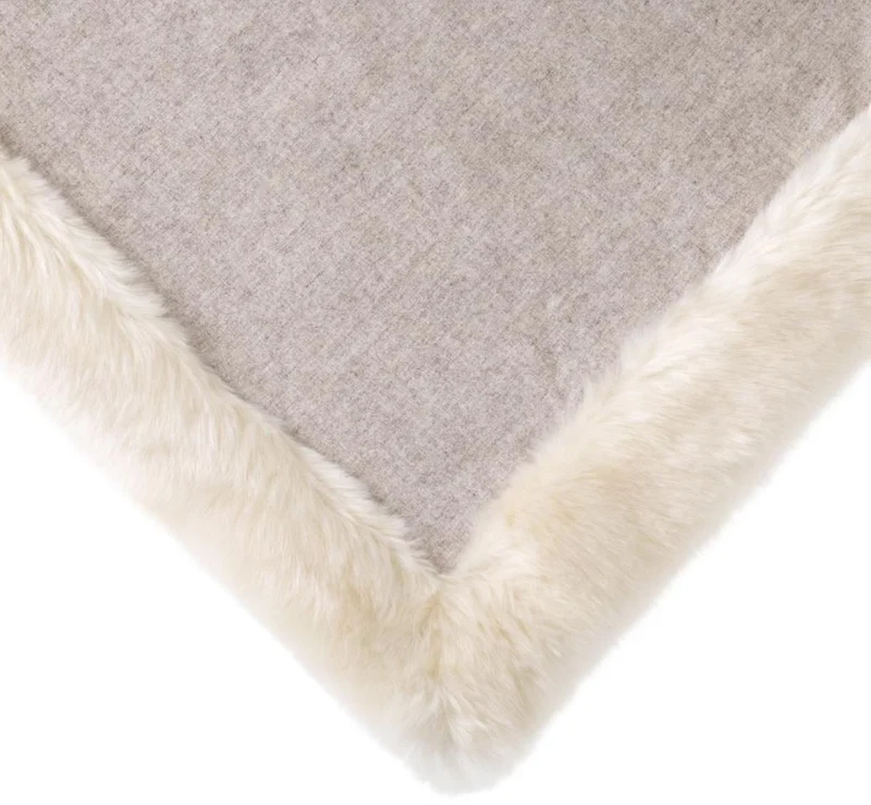 Casa Padrino Luxus Tagesdecke / Wohndecke Weiß 170 x 145 cm - Kunstfell Kuscheldecke