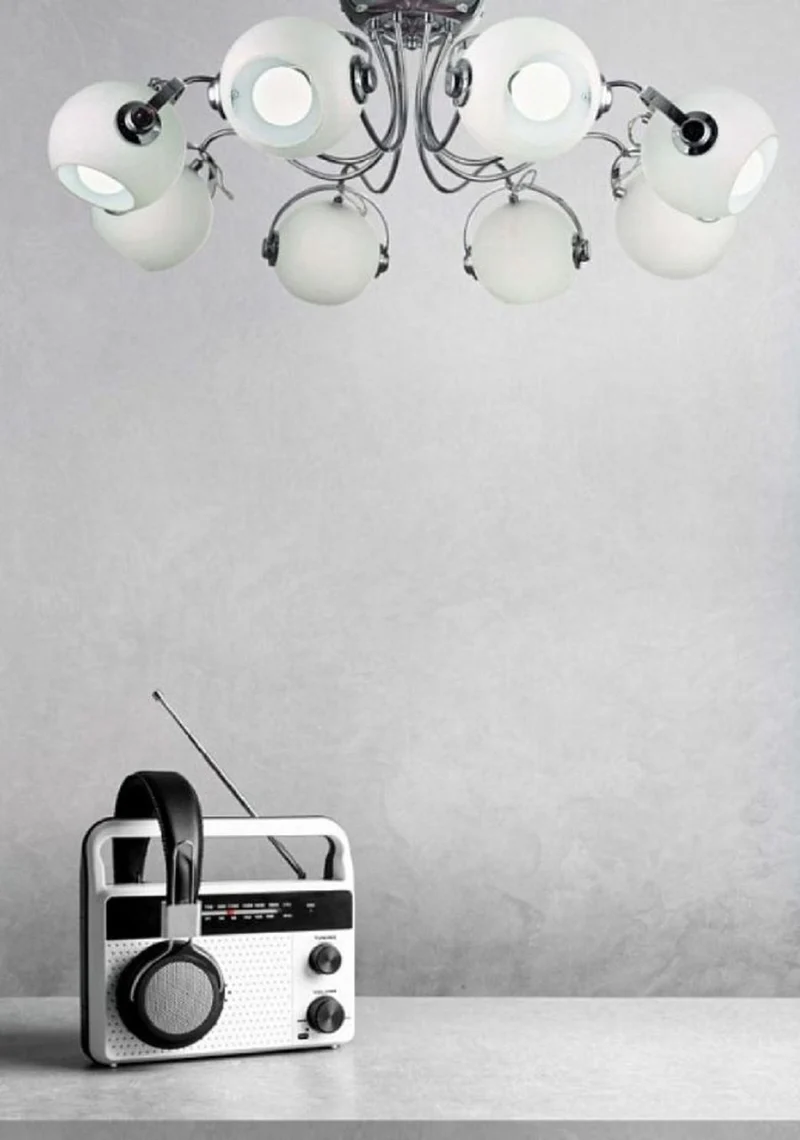 Casa Padrino Designer Deckenleuchte Silber / Weiß Ø 86 x H. 28 cm - Moderne Deckenlampe mit kugelförmigen Lampenschirmen
