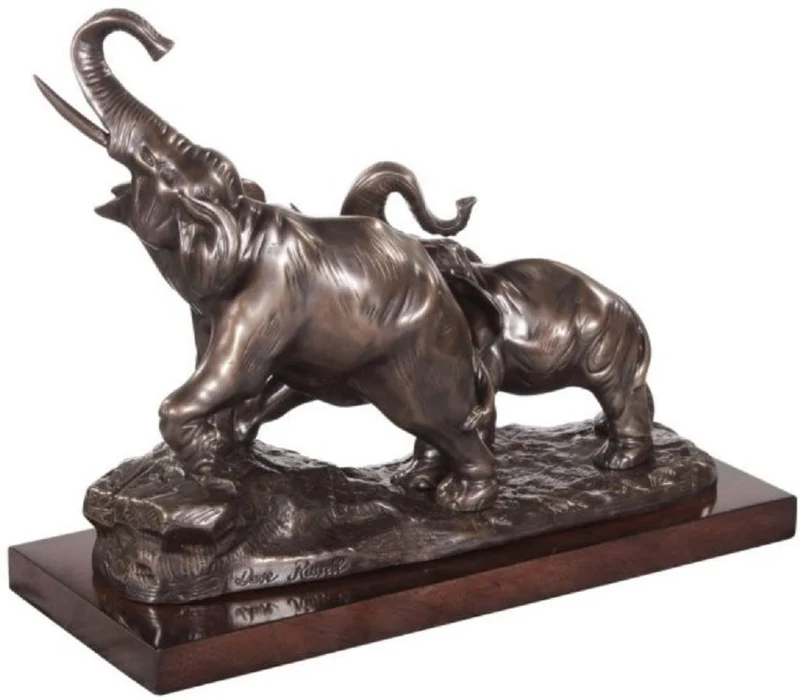 Casa Padrino Bronze Elefanten auf Holzsockel Bronze / Braun 42 x 17 x H. 33 cm - Luxus Deko Bronzefiguren