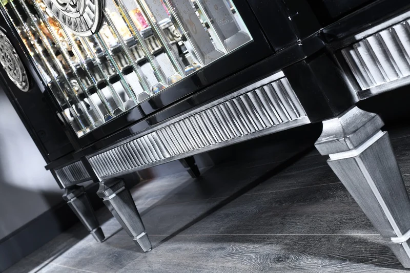 Casa Padrino Luxus Barock Wohnzimmer Set Schwarz / Silber - Sideboard und 3 Spiegel - Barockmöbel