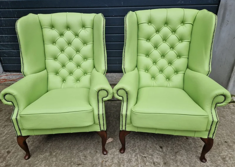 Casa Padrino Luxus Chesterfield Echtleder Ohrensessel Hellgrün / Dunkelbraun H. 110 cm
