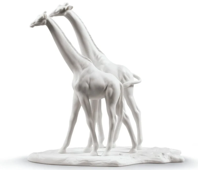 Casa Padrino Luxus Giraffen Figur / Skulptur Weiß 28 x H. 27 cm - Wohnzimmer Dekoration aus Feinstem Spanischen Porzellan