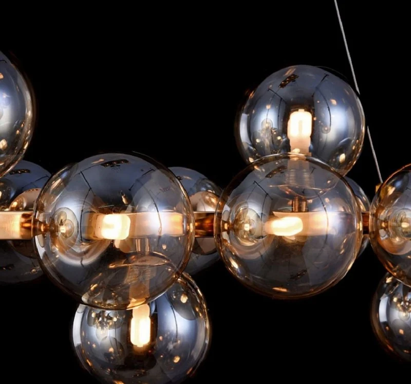 Casa Padrino Designer Hängeleuchte Gold 123,5 x 23,8 x H. 22,8 cm - Moderne Wohnzimmerlampe mit bernsteinfarbenem Glas