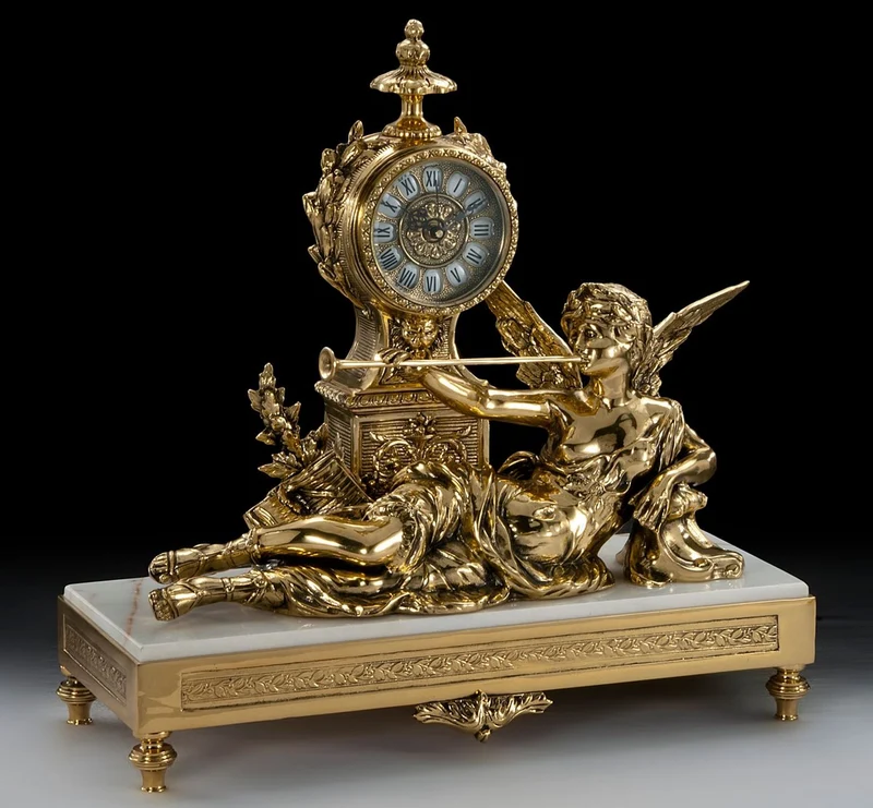 Casa Padrino Luxus Barock Tischuhr Gold / Weiß 48 x H. 47 cm - Handgefertigte Bronze Uhr im Barockstil - Barock Schreibtischuhr - Barock Schreibtisch Deko - Barock Deko Accessoires
