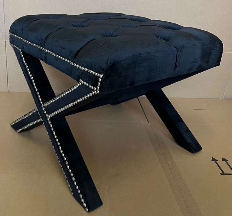 Casa Padrino Luxus Neo Classic Hocker Schwarz / Silber 56 x 54 x H. 46 cm - Wohnzimmer Sitzhocker - Vintage Stil Kreuzhocker - Wohnzimmer Möbel - Luxus Möbel