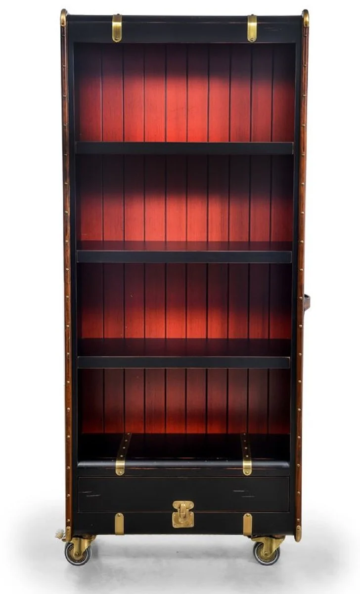 Casa Padrino Luxus Regalschrank in Koffer Optik Schwarz / Rot / Braun / Messing 84 x 35 x H. 200 cm - Massivholz Kofferschrank mit Rollen - Büro Schrank - Büro Möbel - Luxus Möbel