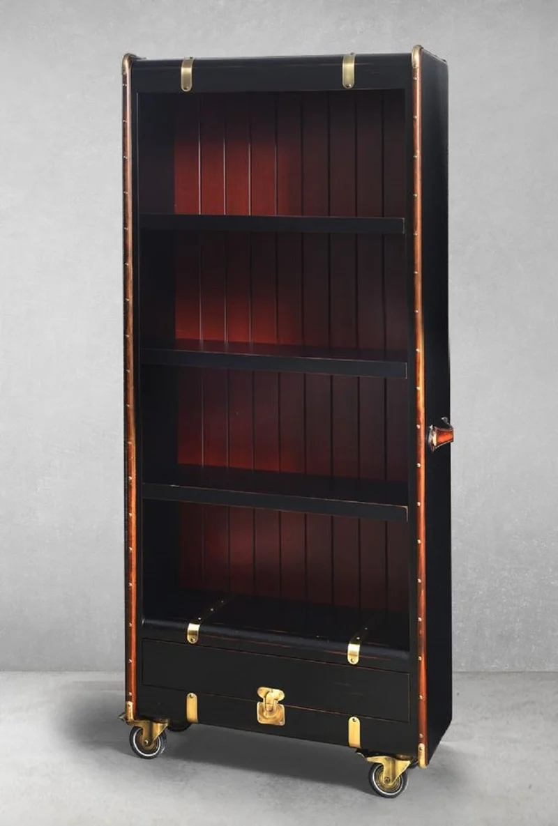 Casa Padrino Luxus Regalschrank in Koffer Optik Schwarz / Rot / Braun / Messing 84 x 35 x H. 200 cm - Massivholz Kofferschrank mit Rollen - Büro Schrank - Büro Möbel - Luxus Möbel
