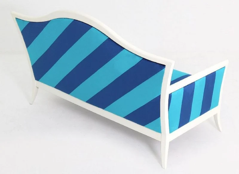 Casa Padrino Luxus Art Deco Sofa mit Streifen Hellblau / Blau / Weiß - Gestreiftes Wohnzimmer Sofa - Wohnzimmer Möbel - Art Deco Möbel - Luxus Möbel - Art Deco Einrichtung - Luxus Einrichtung