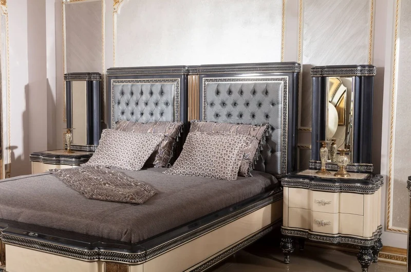 Casa Padrino Luxus Barock Schlafzimmer Set Hellblau / Beige / Schwarz / Gold - 1 Barock Doppelbett mit Kopfteil & 2 Barock Nachtkommoden - Luxus Schlafzimmer Möbel im Barockstil - Barock Interior